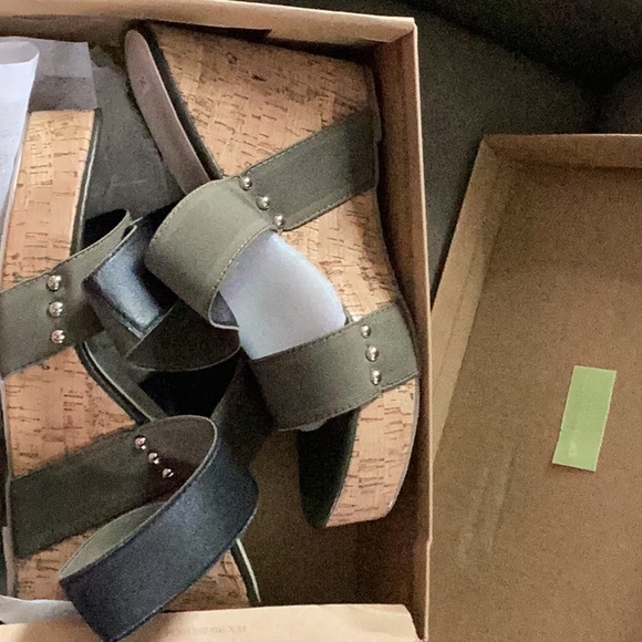 NWT Forest Green wraparound Wedges - Picture 4 of 4